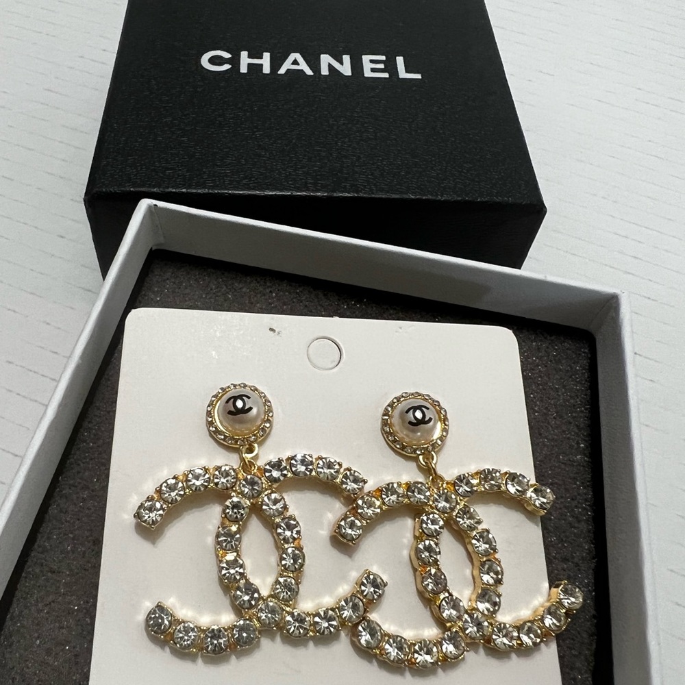 Beautiful and elegant earrings ✨🥰